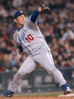 Dodgers' Nomo notches season's 10 wins